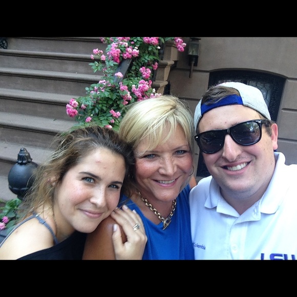 Meet your Posher, Melissa - Picture 3 of 3